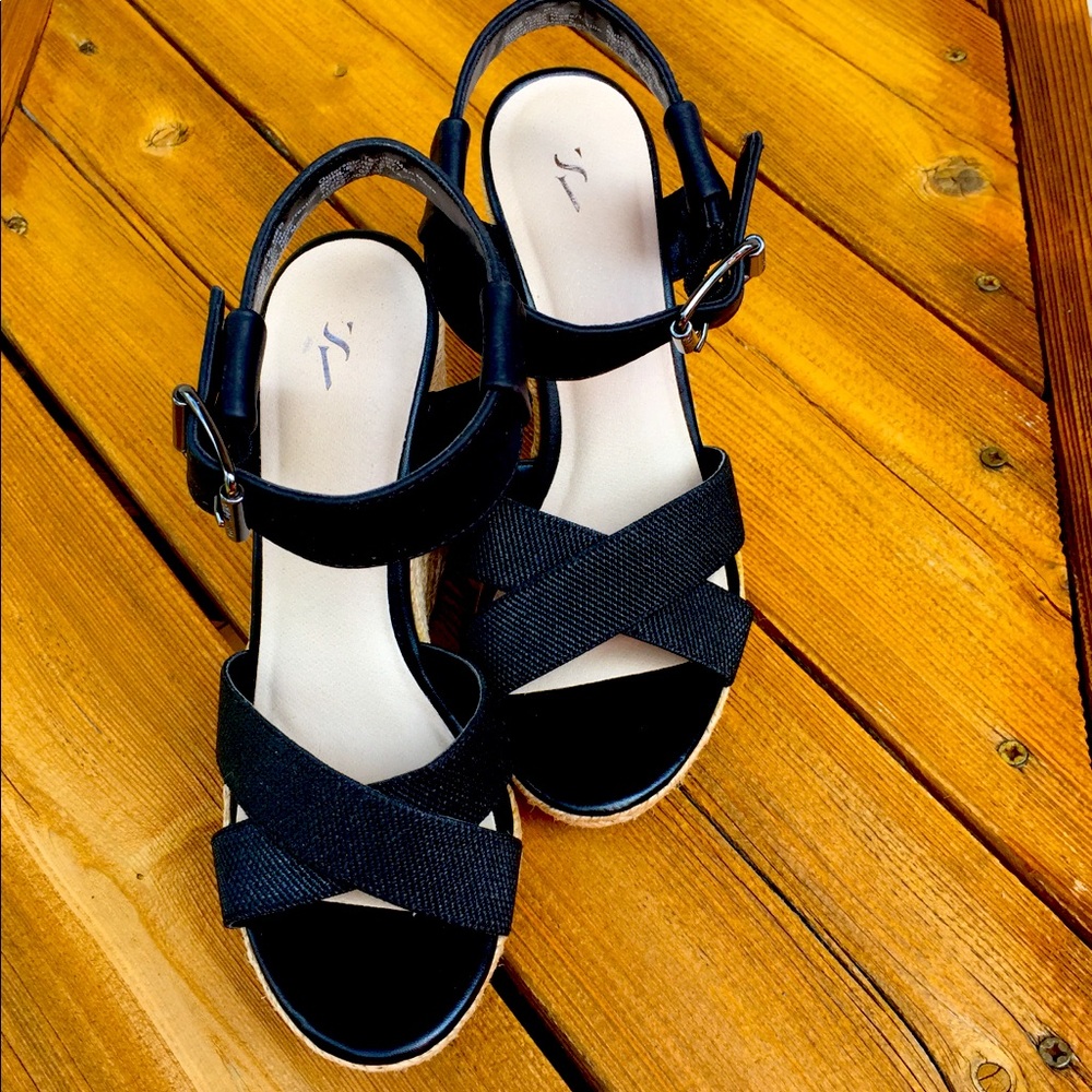 Vera Wang Simply Wedge Sandals Black 6.5M